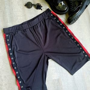 𝐅𝐑𝐄𝐄 𝐖𝐈𝐓𝐇 𝐀𝐍𝐘 𝐏𝐔𝐑𝐂𝐇𝐀𝐒𝐄 🖤 RoseGal black shorts with plaid